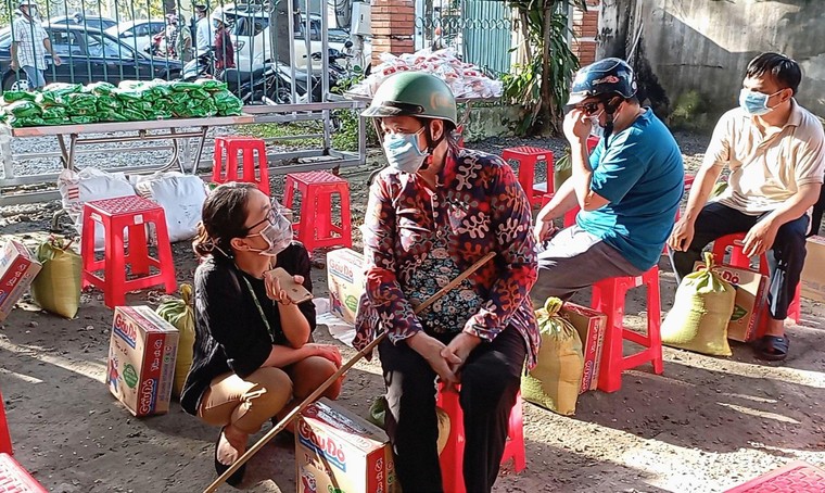 Nụ cười hạnh phúc của những người nghèo mưu sinh trên đất Bình Dương ảnh 1