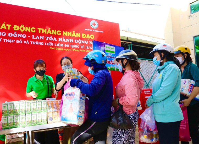 Nụ cười hạnh phúc của những người nghèo mưu sinh trên đất Bình Dương ảnh 2