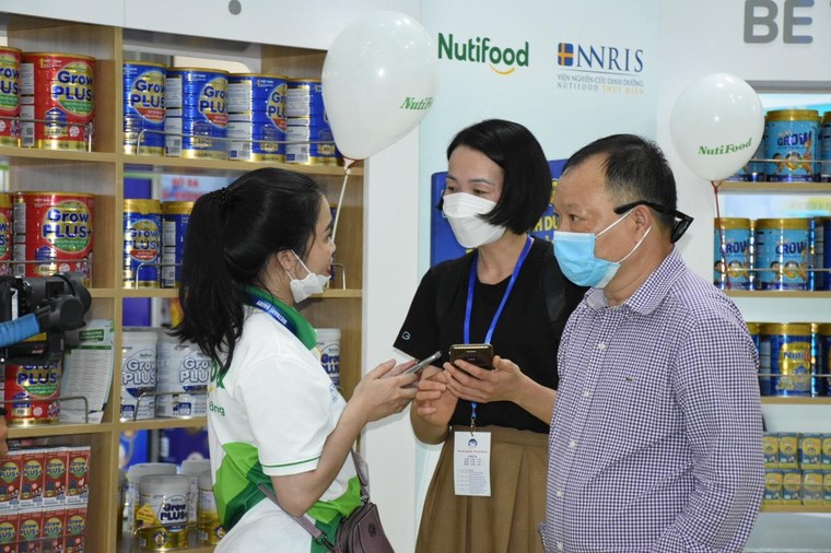 Từng khách hàng đón nhận giải pháp dinh dưỡng từ ngôi nhà Dinh dưỡng Nutifood ảnh 2