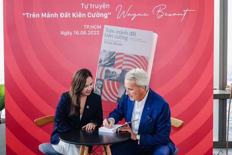 Ra mắt tự truyện “Trên mảnh đất kiên cường” ảnh 2