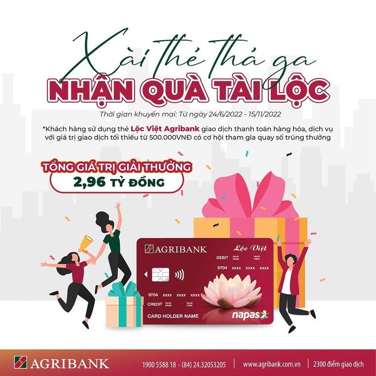 Khách hàng nhận ưu đãi từ chương trình mở thẻ Lộc Việt Agribank ảnh 1