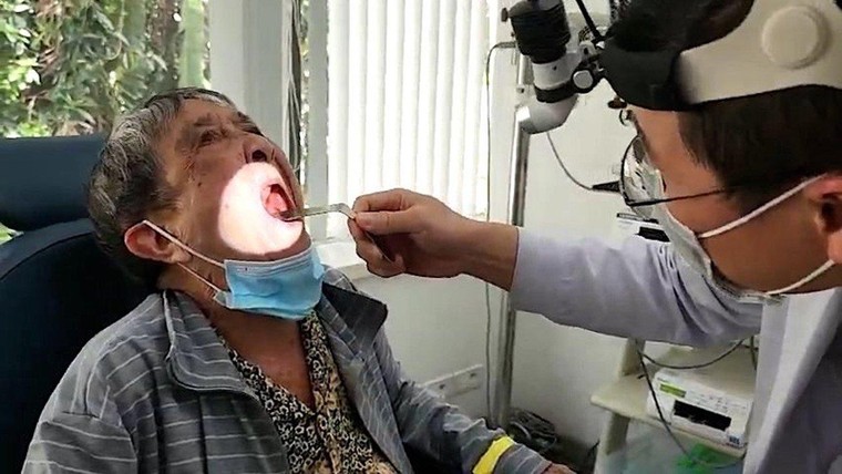 Bệnh viện FV: Phẫu thuật thành công giúp cụ bà ăn được sau 2 năm chỉ nuốt cháo loãng ảnh 1