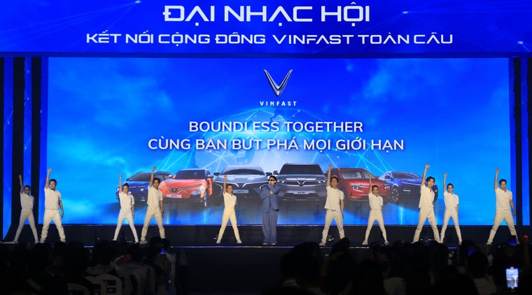 Cộng đồng Vinfast toàn cầu “bùng nổ” cảm xúc trong đêm kết nối ở TP.HCM ảnh 13