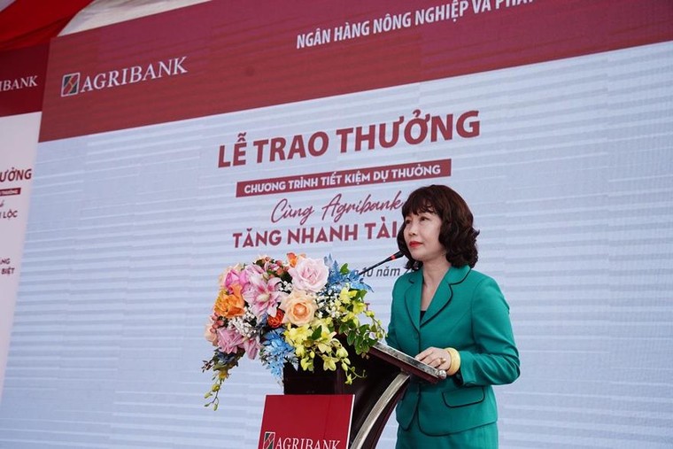 Khách hàng may mắn nhận giải đặc biệt chương trình “Cùng Agribank – Tăng nhanh Tài Lộc” ảnh 1