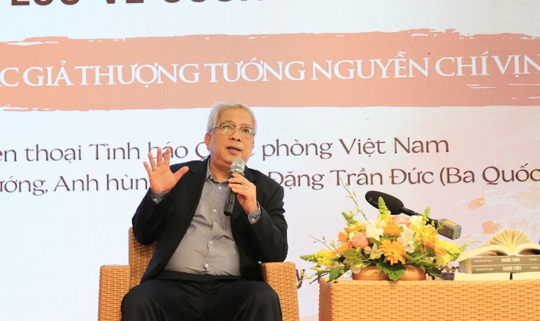 Ra mắt sách Người Thầy: "Thầy dạy trò không thể nào chỉ về mặt kiến thức!" ảnh 1