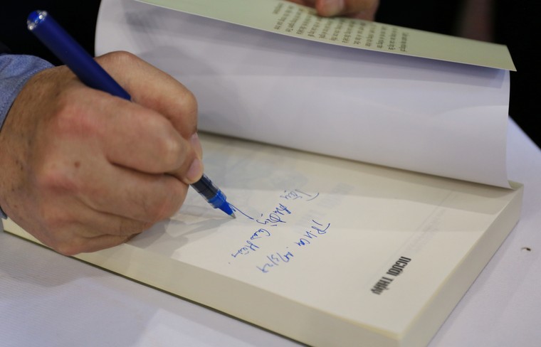 Ra mắt sách Người Thầy: "Thầy dạy trò không thể nào chỉ về mặt kiến thức!" ảnh 4