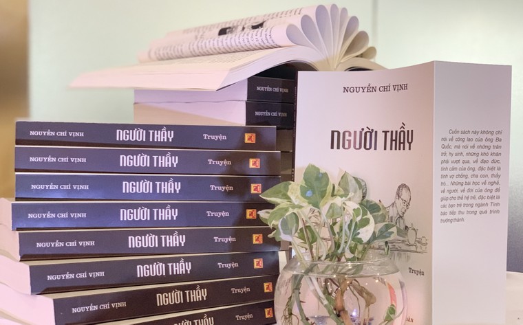 Ra mắt sách Người Thầy: "Thầy dạy trò không thể nào chỉ về mặt kiến thức!" ảnh 2