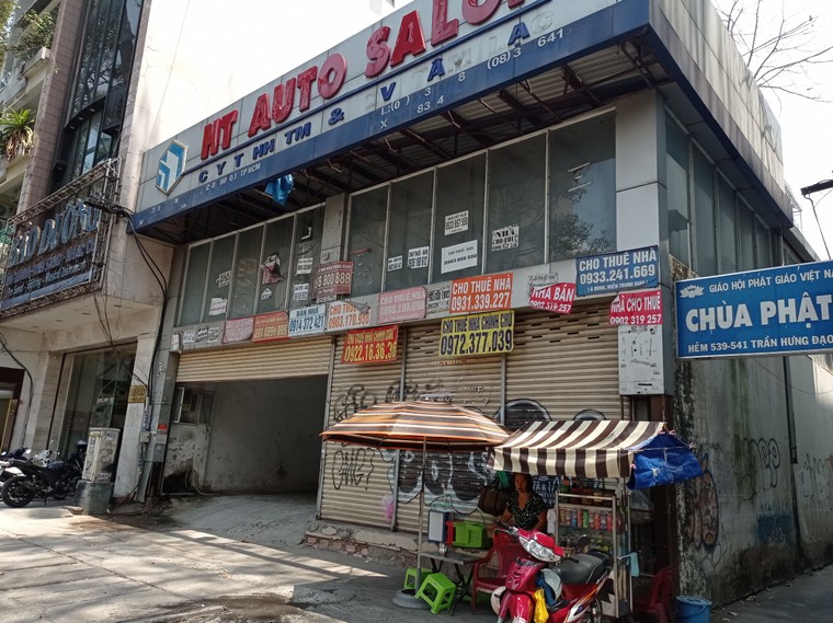 Chùm ảnh: Đìu hiu nhà mặt phố cho thuê ở quận trung tâm ảnh 9