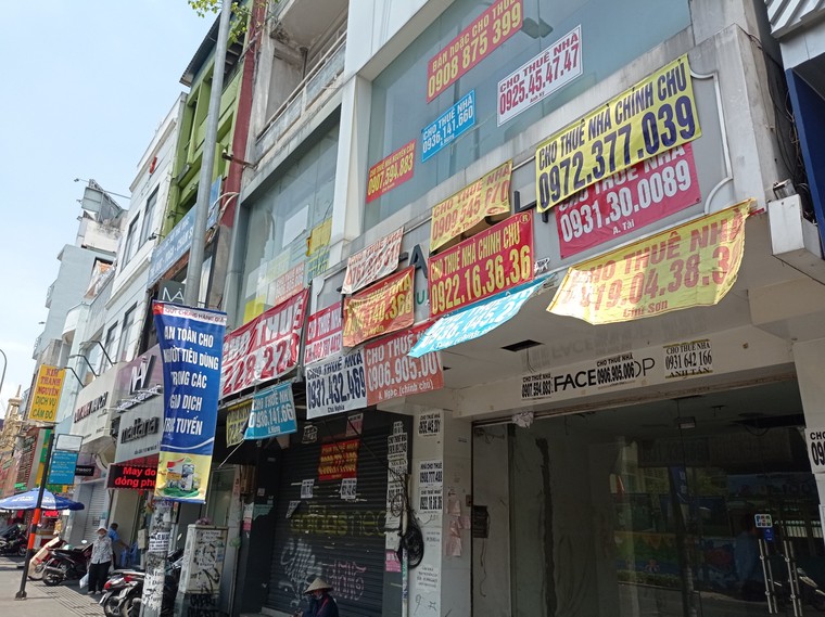 Chùm ảnh: Đìu hiu nhà mặt phố cho thuê ở quận trung tâm ảnh 2