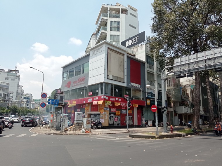 Chùm ảnh: Đìu hiu nhà mặt phố cho thuê ở quận trung tâm ảnh 8