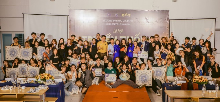 Sinh viên trường Đại học Gia Định tự tin trao đổi tiếng Anh và tiếng Hàn với giáo sư nước ngoài ảnh 4