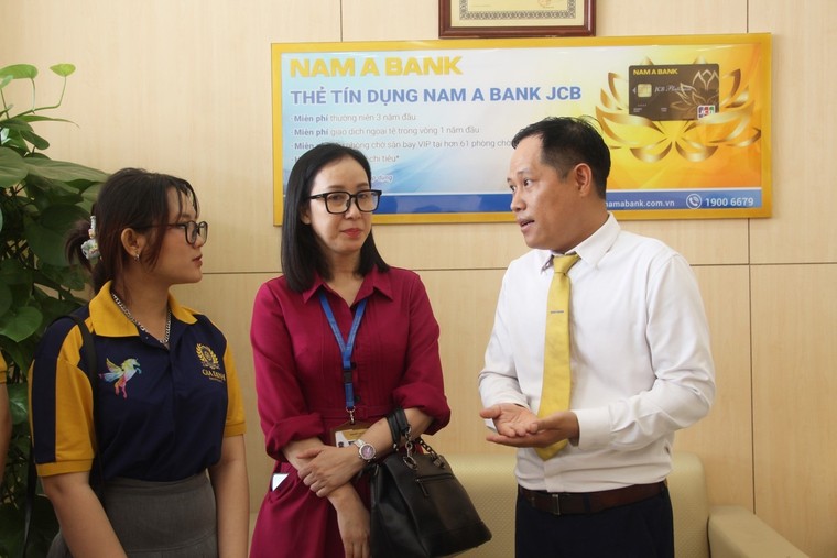 Sinh viên trường Đại học Gia Định tự tin trao đổi tiếng Anh và tiếng Hàn với giáo sư nước ngoài ảnh 5