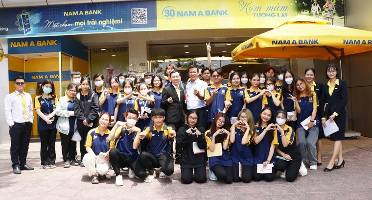 Sinh viên trường Đại học Gia Định tự tin trao đổi tiếng Anh và tiếng Hàn với giáo sư nước ngoài ảnh 6