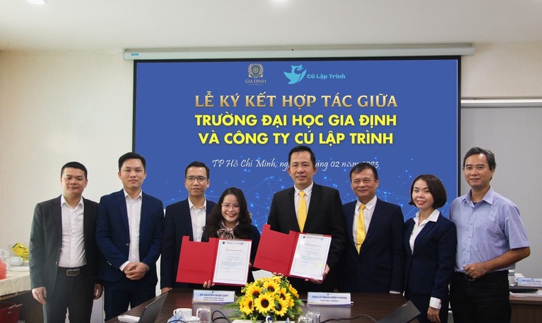 Sinh viên trường Đại học Gia Định tự tin trao đổi tiếng Anh và tiếng Hàn với giáo sư nước ngoài ảnh 7