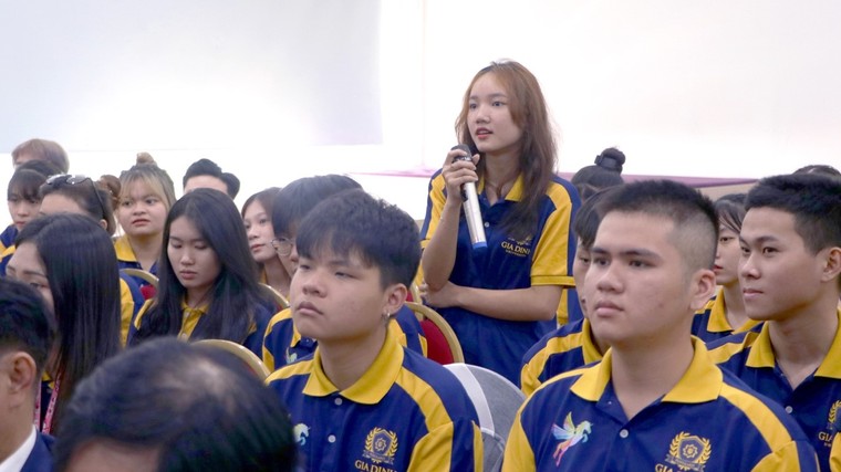 Sinh viên trường Đại học Gia Định tự tin trao đổi tiếng Anh và tiếng Hàn với giáo sư nước ngoài ảnh 3