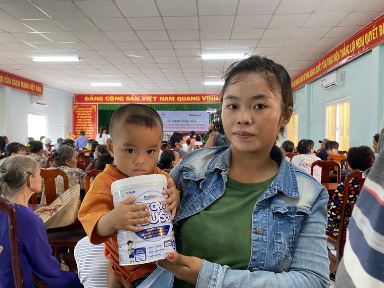 Nutifood tặng hàng nghìn phần quà cho trẻ em nghèo nhân dịp Tết Thiếu Nhi ảnh 3