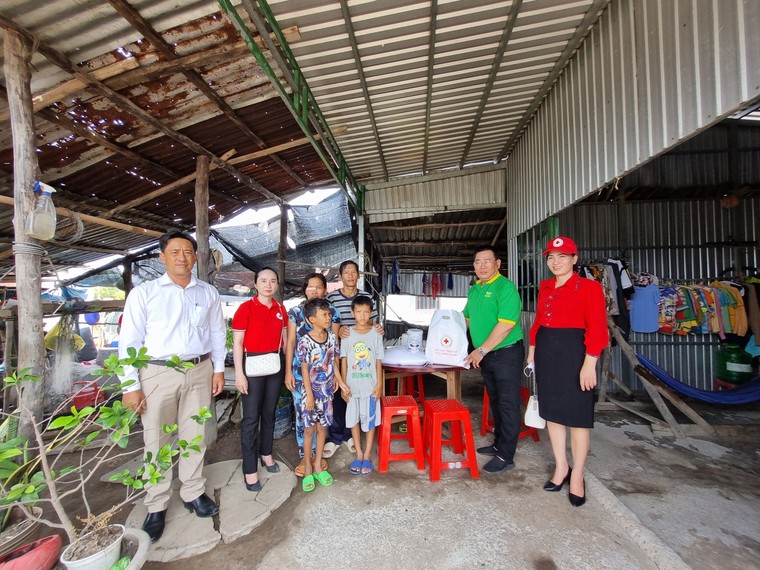 Nutifood tặng hàng nghìn phần quà cho trẻ em nghèo nhân dịp Tết Thiếu Nhi ảnh 4