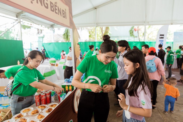 Màu xanh Grab phủ kín SVĐ Hoa Lư tại Ngày hội gia đình dành cho đối tác nhân ngày Quốc tế Thiếu nhi ảnh 2