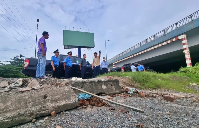 Người dân đề nghị điều tra việc chặn đường gần trạm thu phí Xa lộ Hà Nội ảnh 3