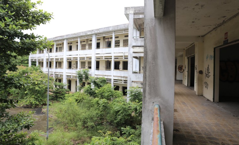 TP.HCM: Nhiều nơi thiếu lớp, ngôi trường 20 tỷ đồng bỏ hoang suốt 15 năm ảnh 2