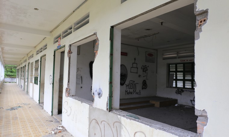 TP.HCM: Nhiều nơi thiếu lớp, ngôi trường 20 tỷ đồng bỏ hoang suốt 15 năm ảnh 7