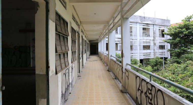 TP.HCM: Nhiều nơi thiếu lớp, ngôi trường 20 tỷ đồng bỏ hoang suốt 15 năm ảnh 10