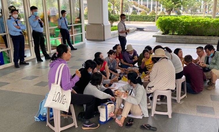 Cả đời tiết kiệm, một ngày đến SCB tất cả rơi vào túi Manulife ảnh 3