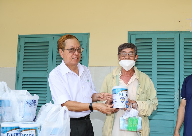 Nutifood tặng 1.000 phần quà dinh dưỡng cho gia đình nghèo huyện Cần Giờ ảnh 1