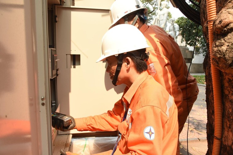 Tiêu thụ điện toàn quốc lần đầu tiên vượt 1 tỷ kWh/ngày ảnh 1