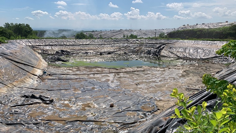 Sonadezi Đồng Nai - Đứa con cưng trở chứng - Bài 3: Khu xử lý chất thải Quang Trung xả thải ra suối ảnh 3