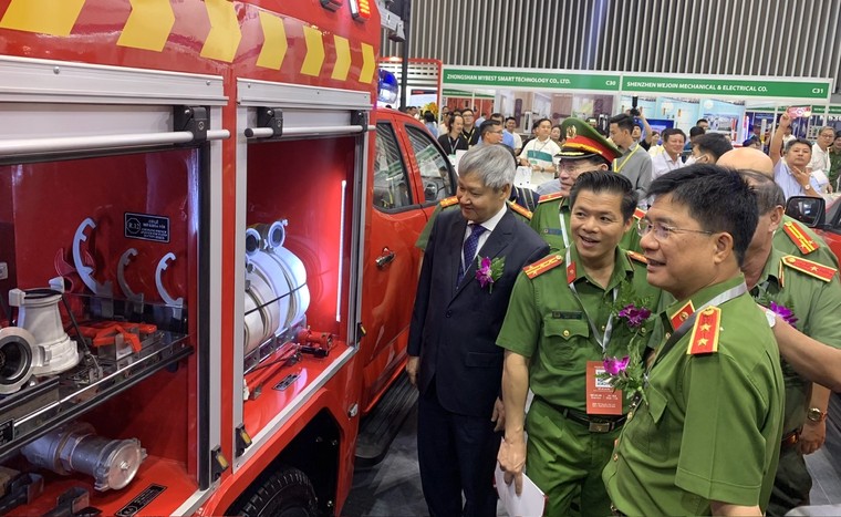 Nhiều thiết bị hiện đại tham gia triển lãm quốc tế PCCC 2024 tại TP.HCM ảnh 1