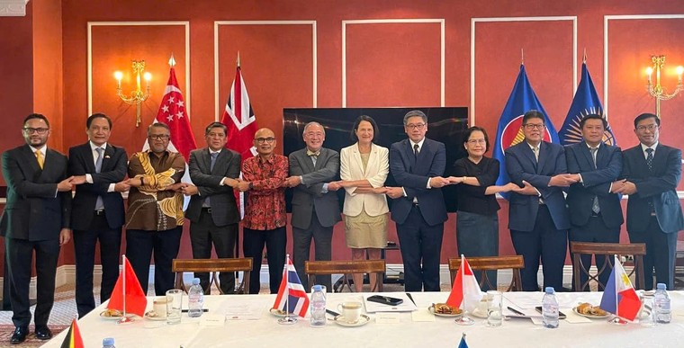 Hoạt động sôi nổi của các Đại sứ quán ảnh 2