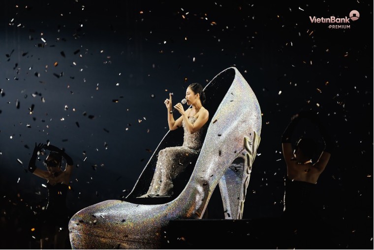 Bùng nổ cảm xúc với đêm nhạc Sống trọn tinh hoa đánh dấu hành trình 10 năm VietinBank Premium ảnh 2