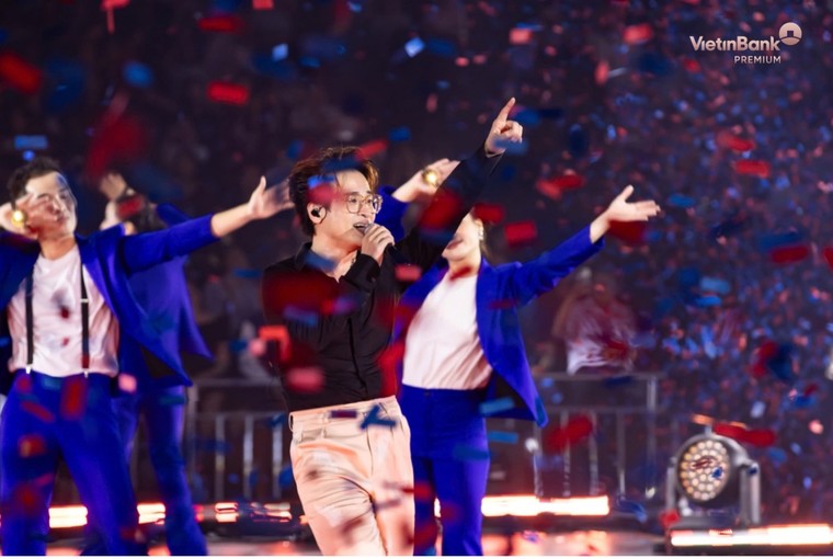 Bùng nổ cảm xúc với đêm nhạc Sống trọn tinh hoa đánh dấu hành trình 10 năm VietinBank Premium ảnh 7