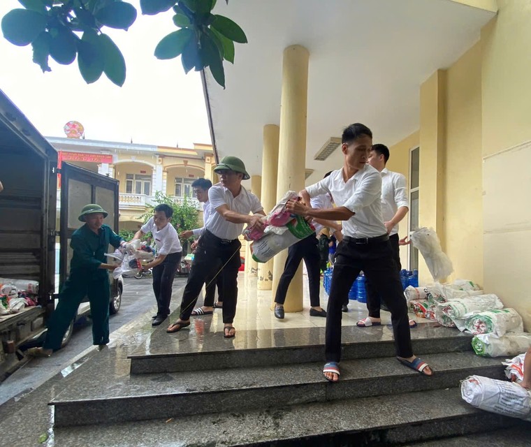 Agribank chung sức cùng các địa phương và người dân khắc phục hậu quả của cơn bão số 3 ảnh 6