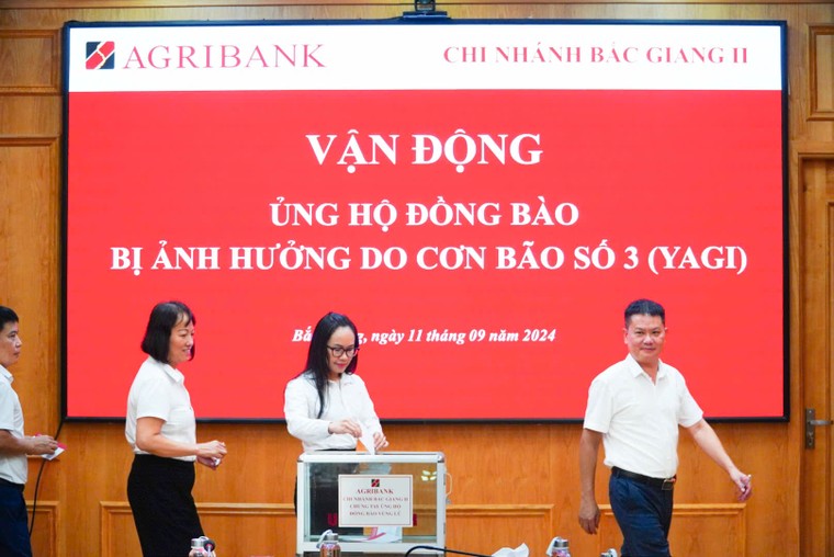 Agribank chung sức cùng các địa phương và người dân khắc phục hậu quả của cơn bão số 3 ảnh 7