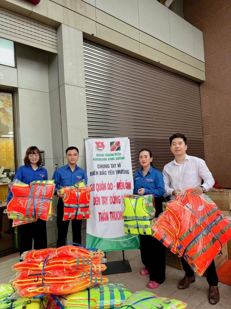 Agribank chung sức cùng các địa phương và người dân khắc phục hậu quả của cơn bão số 3 ảnh 9