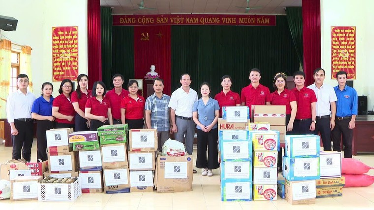 Cán bộ, người lao động Agribank ủng hộ một ngày lương khắc phục hậu quả bão số 3 ảnh 3