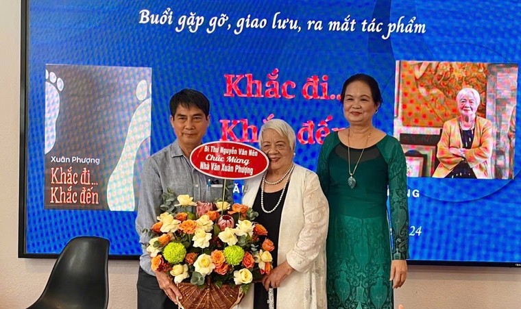 Từ “gánh gánh gồng gồng” vào chiến khu đến “bà đỡ” của họa sĩ trẻ ảnh 4