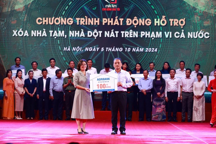Agribank ủng hộ 100 tỷ đồng hưởng ứng đợt thi đua cao điểm hoàn thành xóa nhà tạm, nhà dột nát trên cả nước ảnh 2