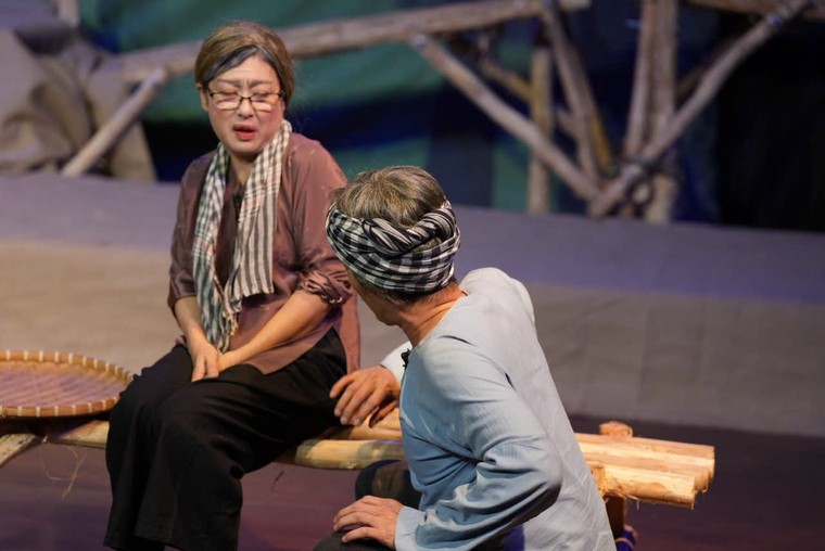 “Két Lala” của Ngày xửa Ngày xưa: “Tôi thấy bình yên trong cõi riêng của mình” ảnh 2