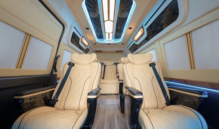 Huế: Ra mắt và bàn giao 100 chiếc Minibus KIMLONG X9 ảnh 2