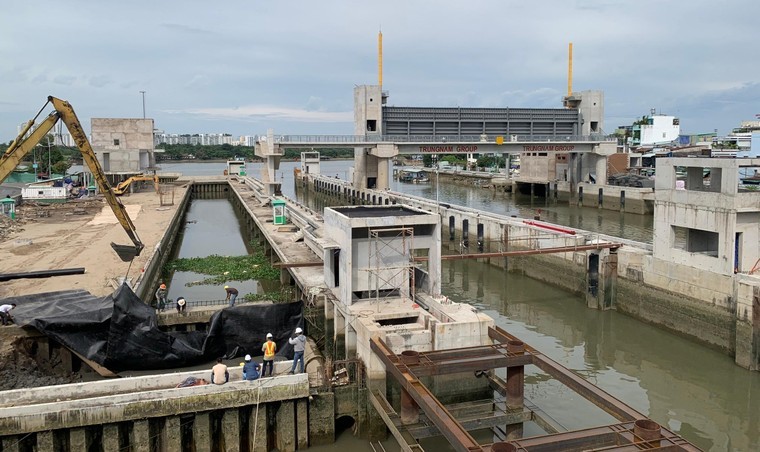 Công trình chống ngập 10.000 tỷ đồng – Kỳ 1: Ký hợp đồng không đúng quy định ảnh 1