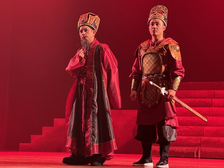 Dưới bóng giai nhân: Cảm tác thành công từ truyện Kiều! ảnh 4