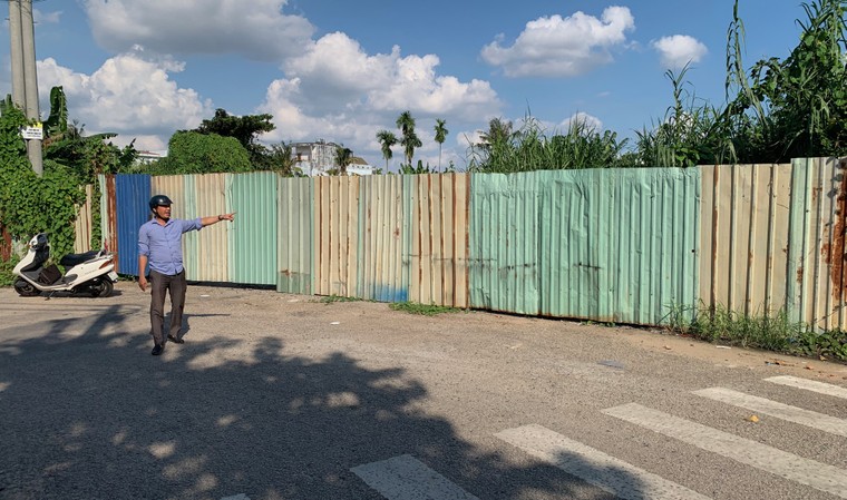 An Giang: Nguyên cán bộ Tỉnh mất nhà ra chòi ở - Bài 2: Chủ đầu tư đổ thừa Bộ Xây dựng, dân lên bờ xuống ruộng ảnh 4