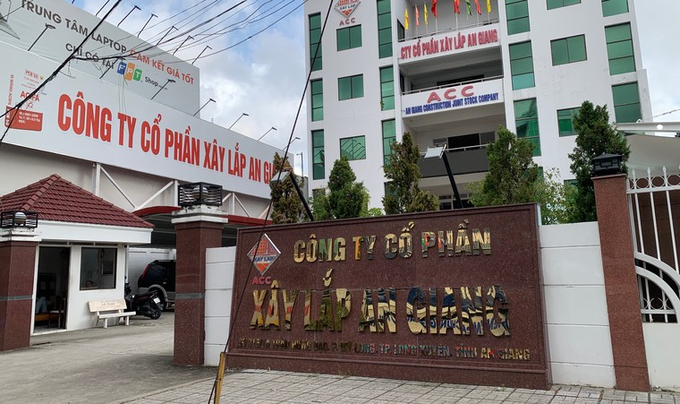 An Giang: Nguyên cán bộ Tỉnh mất nhà ra chòi ở - Bài 2: Chủ đầu tư đổ thừa Bộ Xây dựng, dân lên bờ xuống ruộng ảnh 1