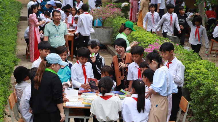 Nhà văn Phương Huyền "Trò chuyện với tương lai" ảnh 6