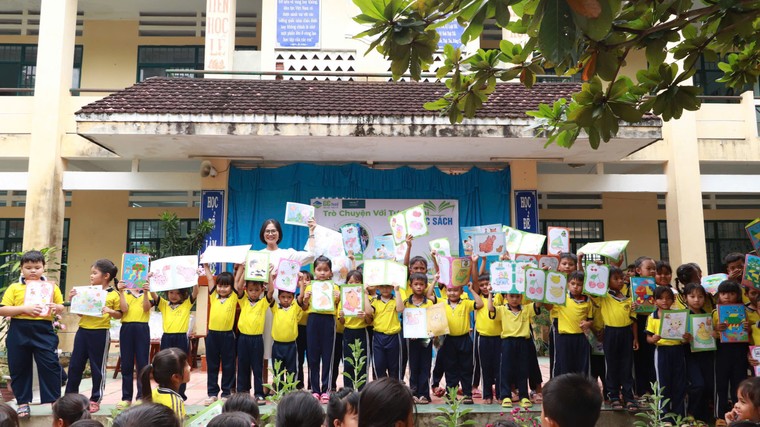 Nhà văn Phương Huyền "Trò chuyện với tương lai" ảnh 4