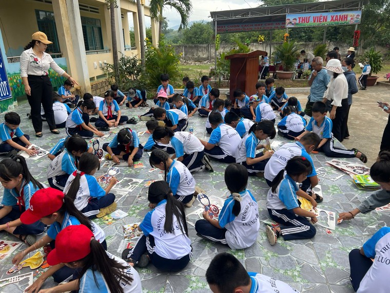 Nhà văn Phương Huyền "Trò chuyện với tương lai" ảnh 3