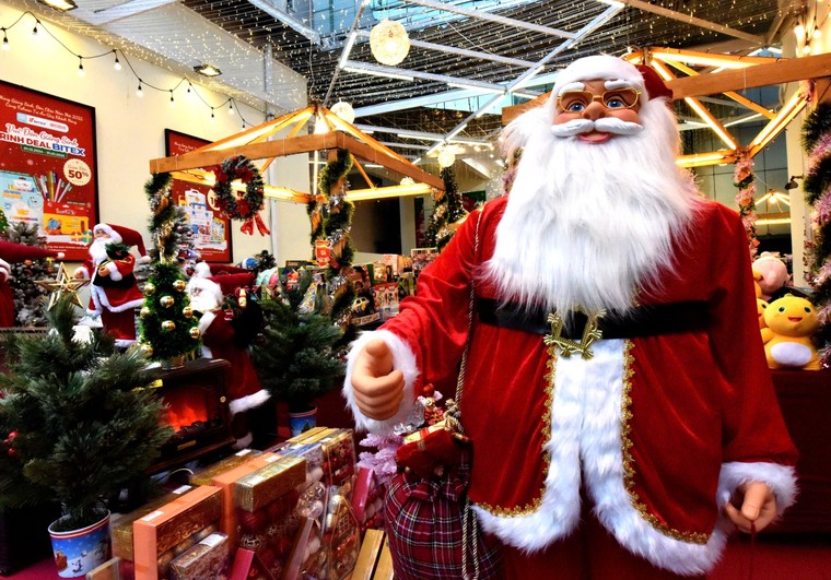 Sài Gòn trang hoàng rực rỡ đón Giáng Sinh ảnh 3